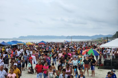 En Esmeraldas, las playas antes desoladas por el miedo, se llenaron de familias y turistas.