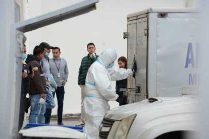 Los cuerpos de las pequeñas fueron llevadas a la morgue de Tulcán.