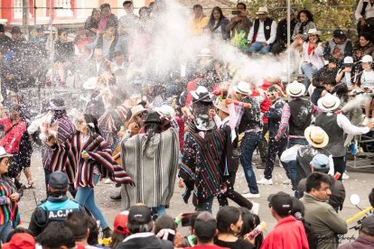 La fiesta de los carnavales llegó a su fin en Pelileo.