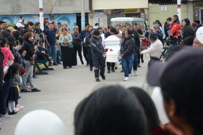 Este 14 de febrero, les daban el último adiós a las hermanas asesinadas.