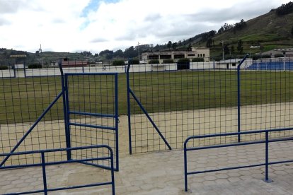 Por esta angosta puerta habrían tenido que salir quienes se encontraban en el concierto.