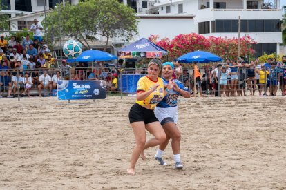 Las actrices Sofía Caiche e Hilda Saraguayo, rivales en la cancha y panas fuera de ella.