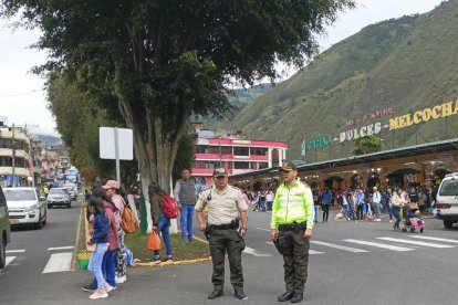 Una  niña falleció al caer por un mirador en Baños.