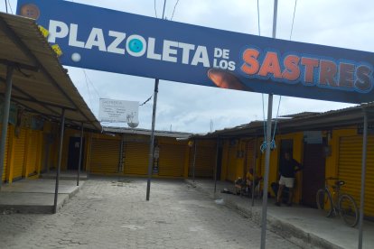 La Plazoleta de los Sastres lució cerrada ayer. No hubo atención por el temor a ataques.