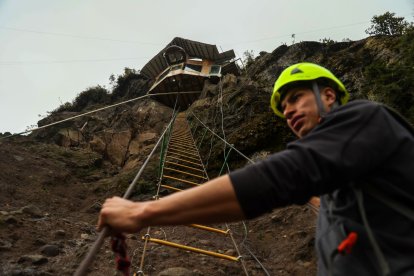Benjamín Quinatoa aseguró que el hospedaje en la roca está construido hasta para soportar algún sismo.