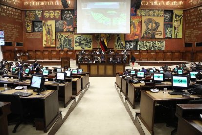 Expertos en derecho opinan que una propuesta es inconstitucional y que podría facilitar la impunidad en los casos de corrupción.