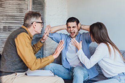 Resolver  los conflictos familiares es fundamental para mejorar las relaciones.