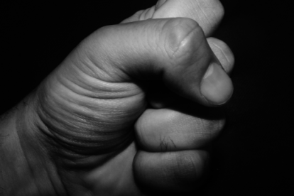 Moradores agredieron al presunto ladrón.