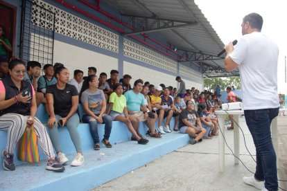 Adrián Yánez, ex jugador argentino, en una charla motivacional a jugadores y padres.
