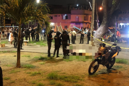 Policías llegaron a la zona para investigar el hecho y encontraron dos cuerpos sin vida.