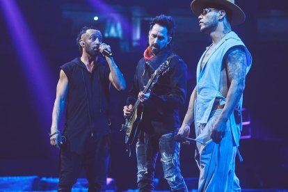 Camila es una banda mexicana de pop rock formada en 2003 por Mario Domm, Samo y Pablo Hurtado.