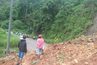 En Zaruma se reportó un deslizamiento de tierra.