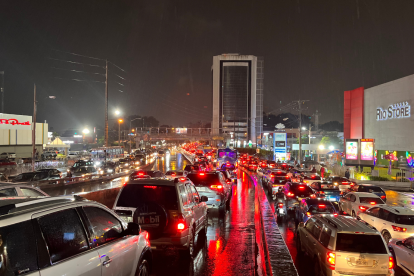 Las calles del norte de la urbe se encuentran colapsadas.