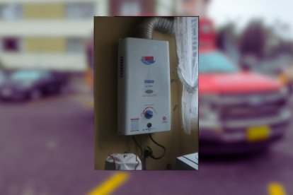 Este es el calefón que sufrió el desperfecto, según lo mostrado por el Cuerpo de Bomberos de Quito.