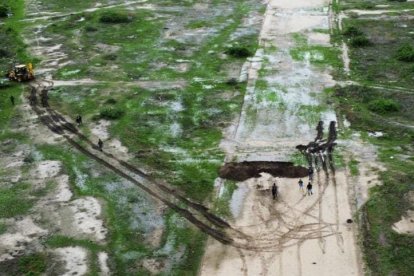 En una de las fotos se observa una zona árida, similar a una calle de tierra.