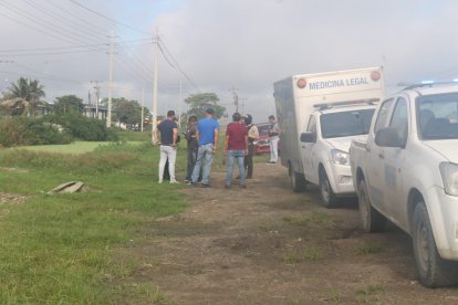 Un cadáver fue hallado en la vía Durán-Tambo.