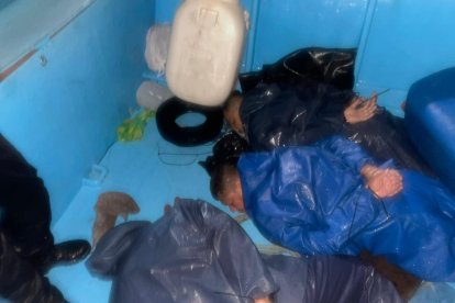 Los hombres se encontraban dentro de una embarcación y no tenían guía de remisión del combustible.