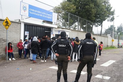 Los padres exigen más presencia policial en los alrededores del colegio.