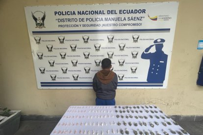 El menor llevaba la funda dentro de sus prendas.