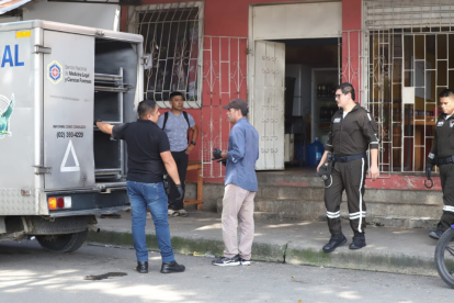 Personal de Medicina Legal realizó el levantamiento del cadáver.