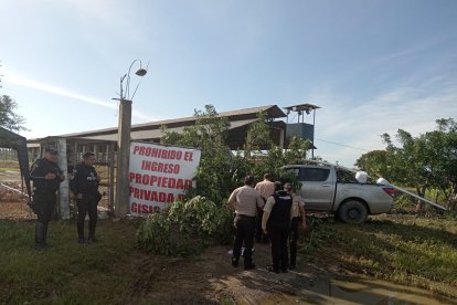 Hernán Freire viajaba en esta camioneta doble camina cuando fue asesinado a tiros.