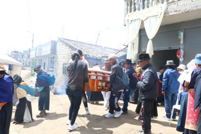 En el caso de la madre que supuestamente asesinó a su hijo durante un culto religioso, la comunidad no permitió la autopsia del cuerpo