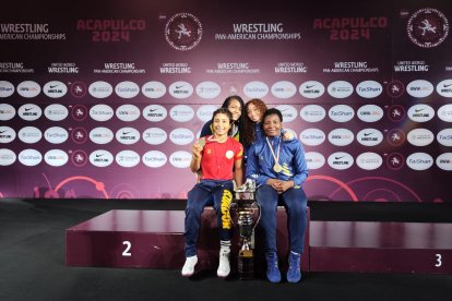 Leonela Ayoví, Jacqueline Mollocana, Lucía Yépez y Génesis Reasco, cuatro de las medallistas tricolores en el podeio del Panamericano en Cancún, México.