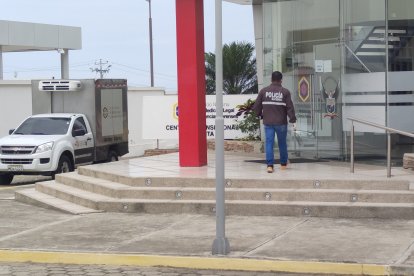 En el Centro Forense de Manta mantienen los restos hallados en la playa, realizándole las pericias