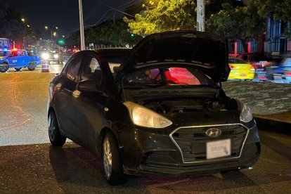 En el lugar se encontró un vehículo reportado como robado.