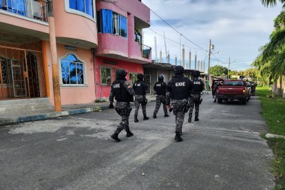 El operativo se desplegó en diferentes partes del sector San Martín, en la ribera del río Esmeraldas.