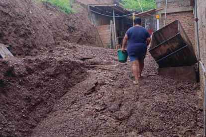 Socavón por lluvias en Manabí.