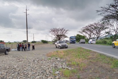 Agentes policiales presumen que a la víctima la asesinaron en otro sector y en la abandonaron en la madrugada.