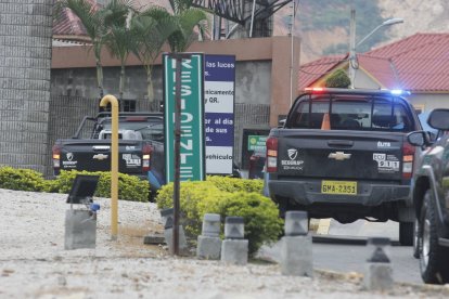 Al sitio llegaron uniformados de las Fuerzas Armadas y de la Policía Nacional.