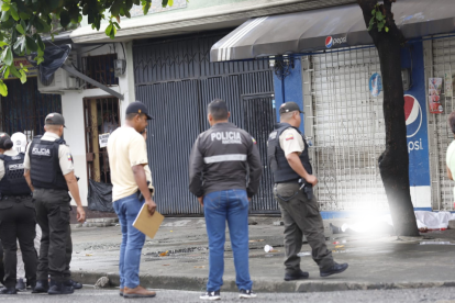 Personal policial realizó el levantamiento del cadáver.