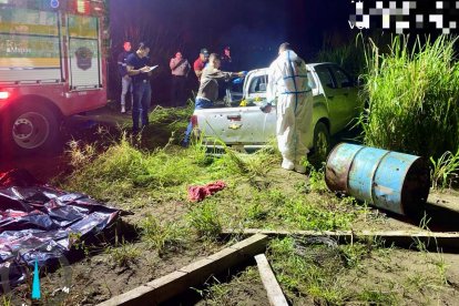 Los siete hombres residían en una casa donde se encontró armamento, según la Policía.