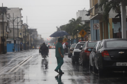 Un ligera lluvia se registró durante toda la madrugada.