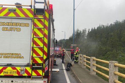 Miembros del Cuerpo de Bomberos hicieron la extracción del cadáver.