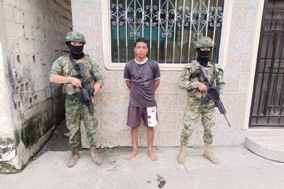 Las fuerzas del orden capturaron a un delincuente peligrosísimo en Esmeraldas.