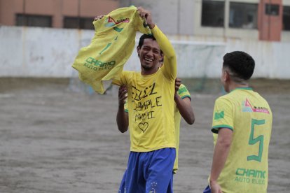 David Vela y la dedicatoria del gol a su madre que estaba de cumpleaños.