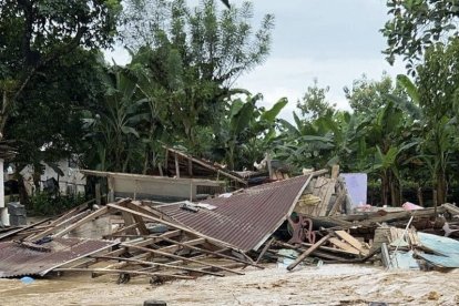 Así quedó la casa en Babahoyo por el río Clementina.