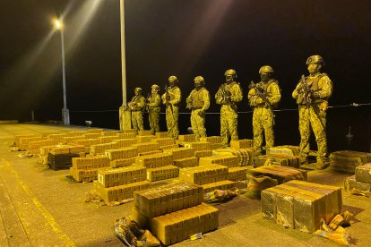 Agentes del orden decomisaron más de una tonelada de droga.