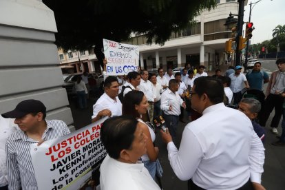 Unas 40 personas, entre agremiados y dirigentes del colegio, exigieron condiciones seguras para sus labores.