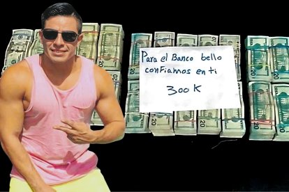 La fotografía del dinero se la envió Daniel Salcedo a Mayra Salazar, a las 21:17 del 2 de octubre de 2023.