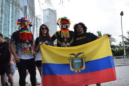 Ecuatorianos apoyan en Miami a Chito Vera.