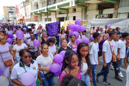 Testimonios de esperanza y lucha se entrelazaron entre los cánticos y las pancartas.