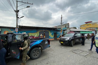 Presencia de militares en un centro nocturno de Guayaquil.
