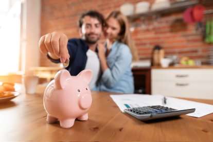 Las parejas deberían destinar el 4 o 5% de la totalidad de sus ingresos para ahorros.