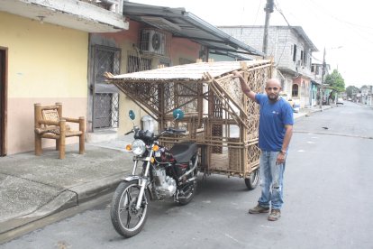 Franklin utilizó más de 400 tarugos y 120 cañas para confeccionar la carroza ecológica.