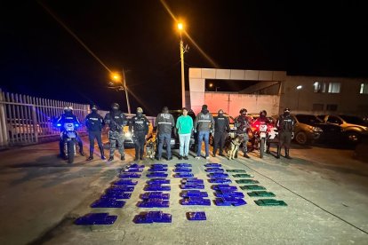 Los ladrillos estaban escondidos en una caleta adecuada en la cajuela de un auto.