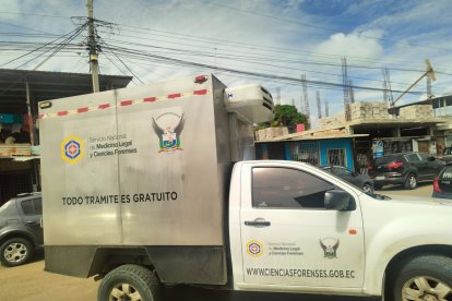 El cuerpo fue llevado al Centro Forense de Manta.